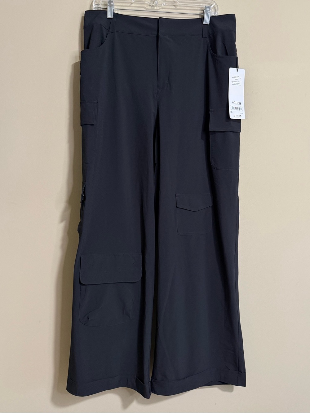 Alo Yoga Mid-Rise Workwear Cargo Pant Black NWT Size L Wide Leg - Picture 3 of 10